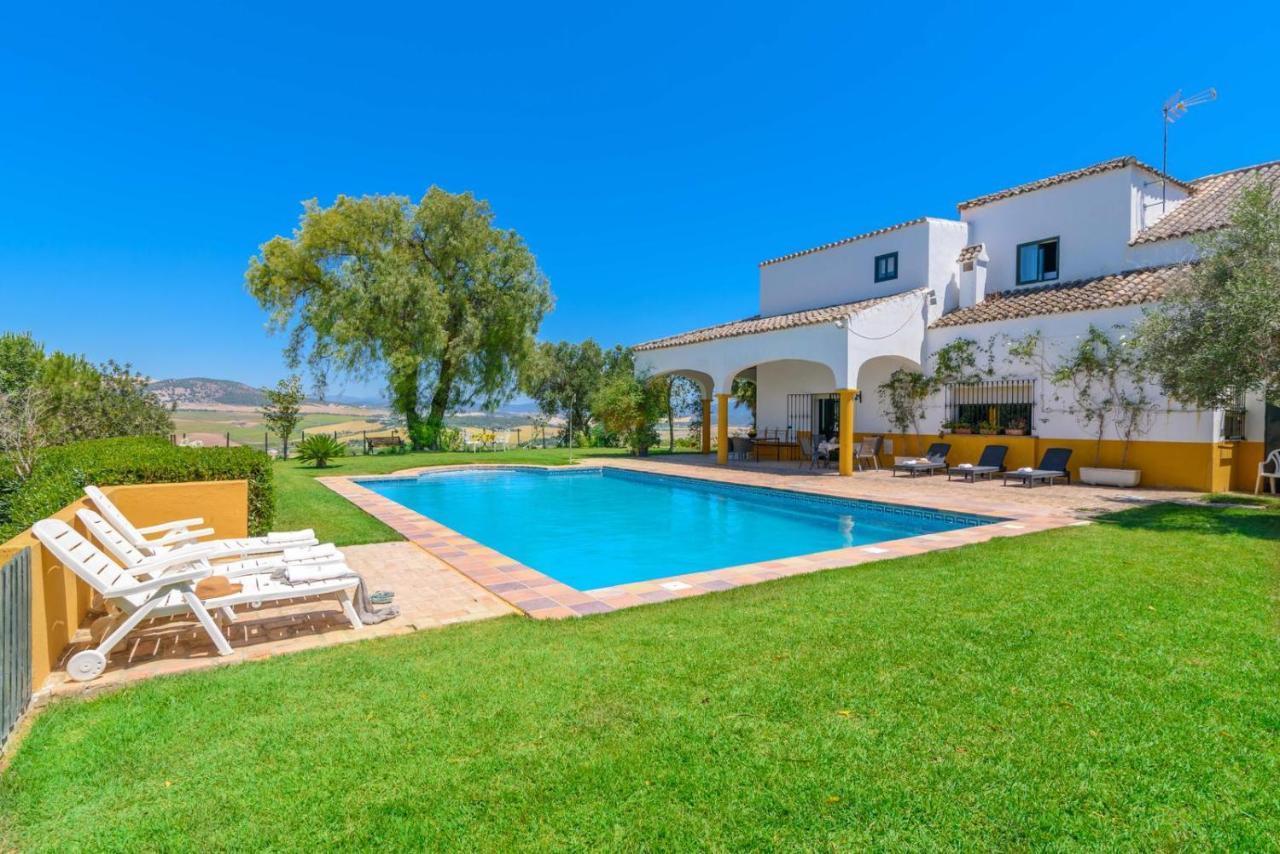 Villa Cortijo con piscina a 30 min de Jerez Arcos de la Frontera Exterior foto