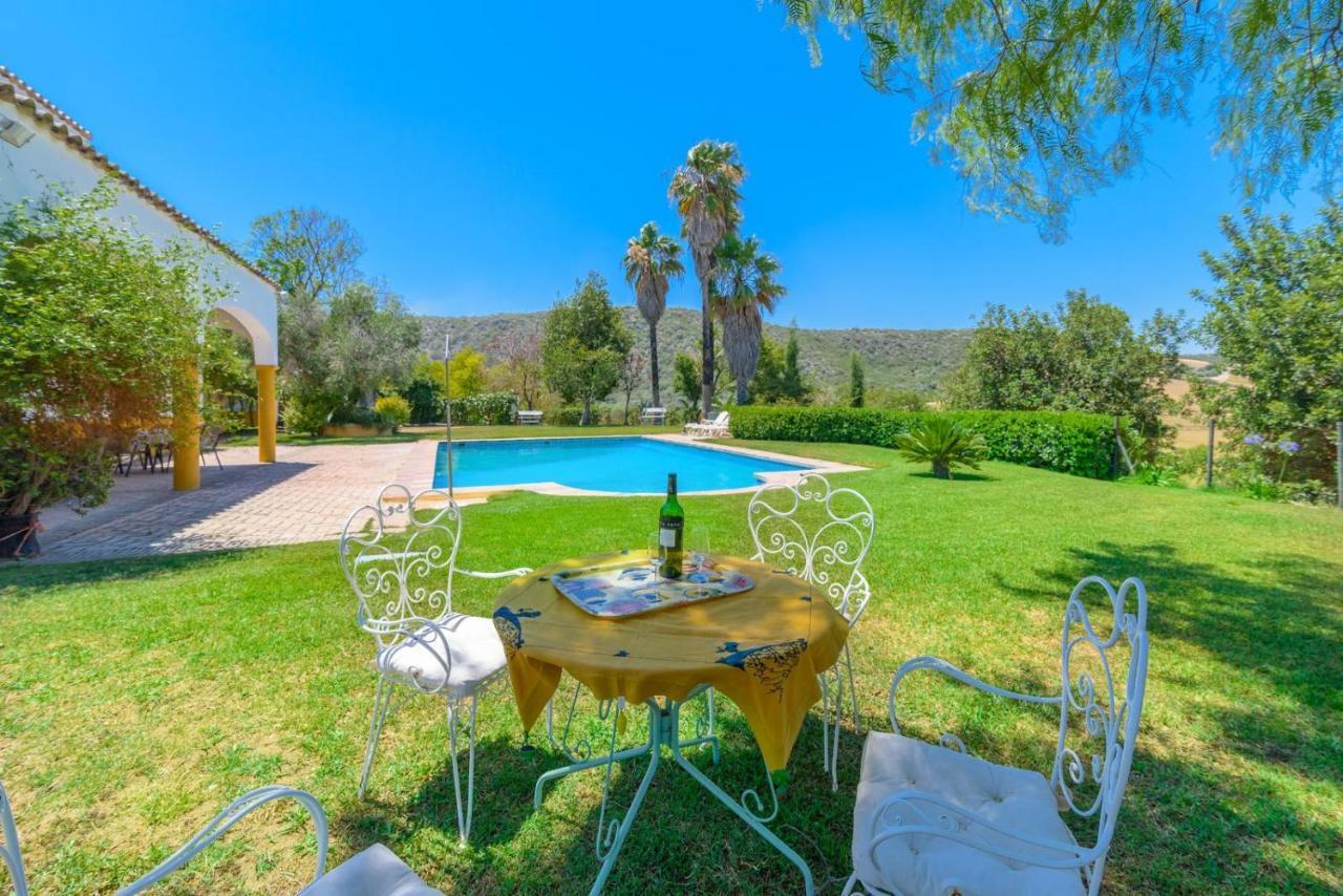 Villa Cortijo con piscina a 30 min de Jerez Arcos de la Frontera Exterior foto