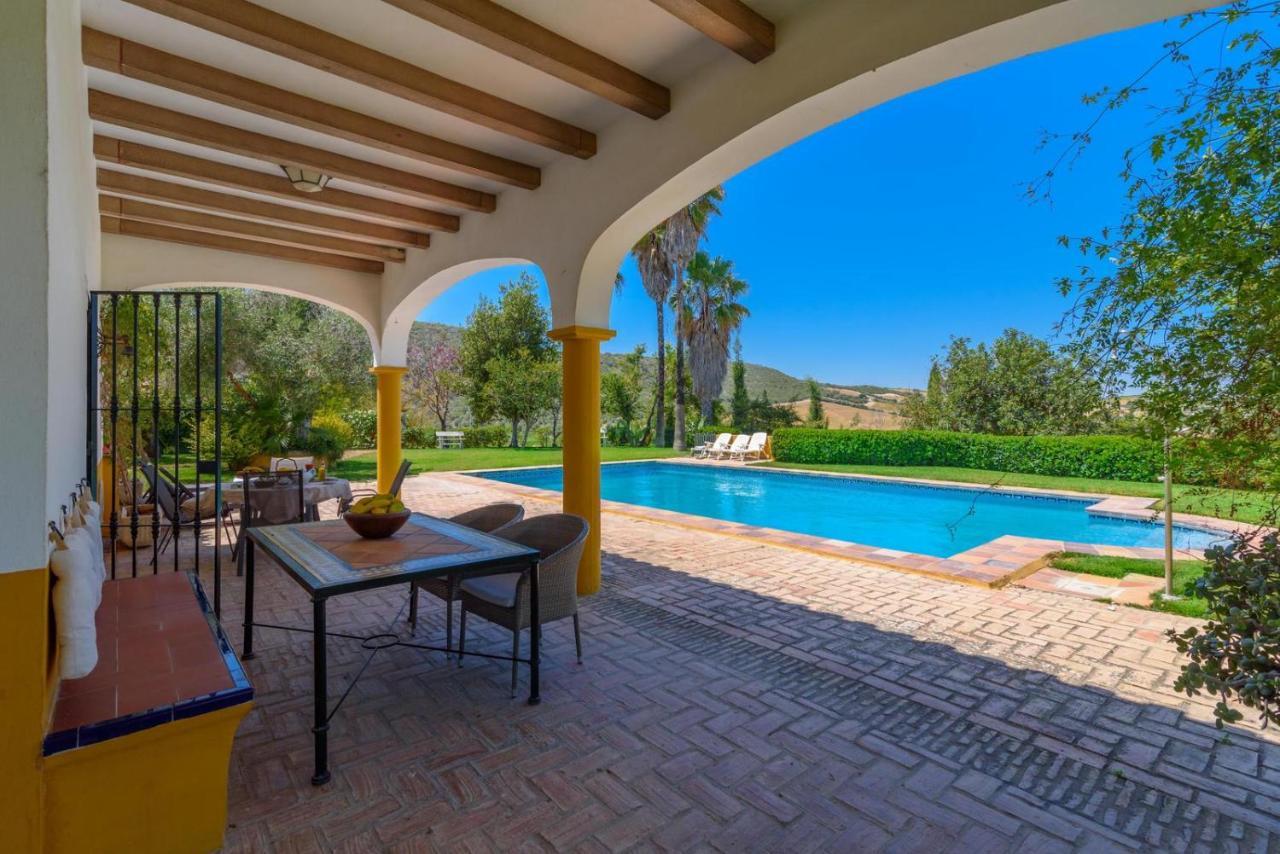 Villa Cortijo con piscina a 30 min de Jerez Arcos de la Frontera Exterior foto